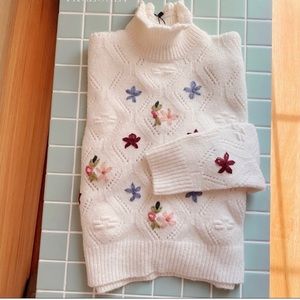 NWT ZARA FLORAL KNIT SWEATER